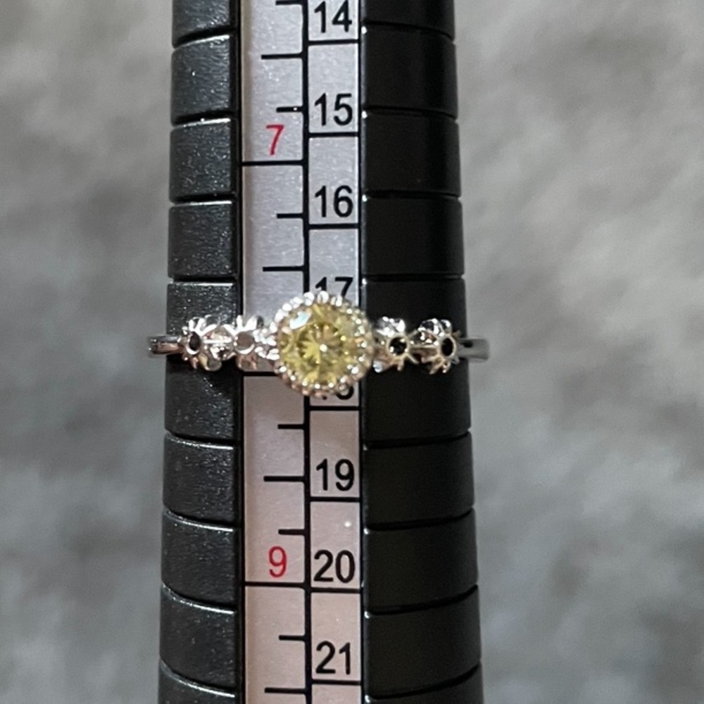 💛 2/$20 💛 Fragrant Jewels ring. Sz 8